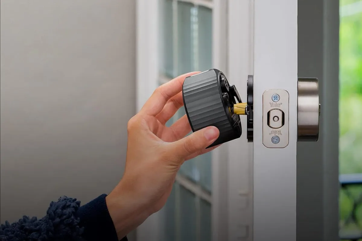 Smart Lock Purchase and Installation: Local Locksmith in Dubai vs. Amazon